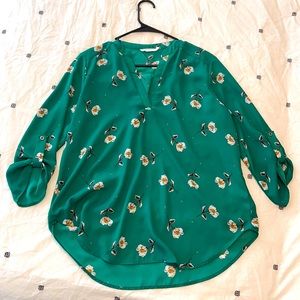 green floral blouse like new super cute  to wear with casual pants